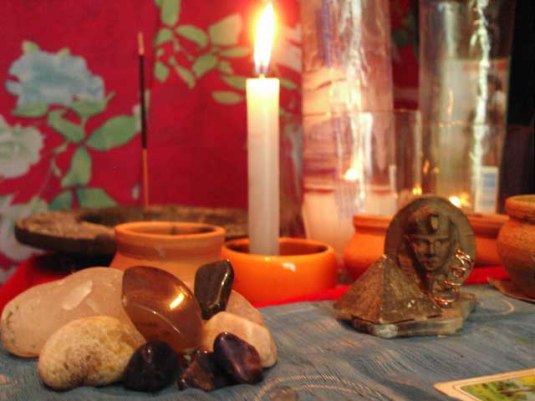 Altar dos Ciganos * Magia dos cristais, das velas, do incenso * Tarot Cigano